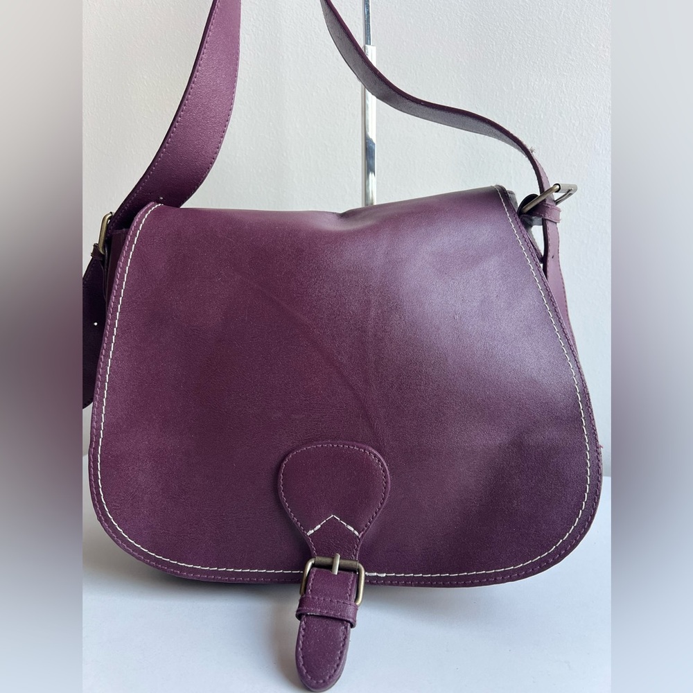 Vintage Purple Leather Saddle Crossbody Bag | Horseshoe Silhouette - Picture 3 of 16